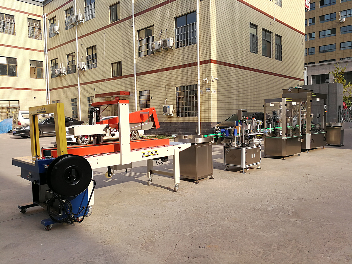 12頭液體灌裝生產(chǎn)線(xiàn)